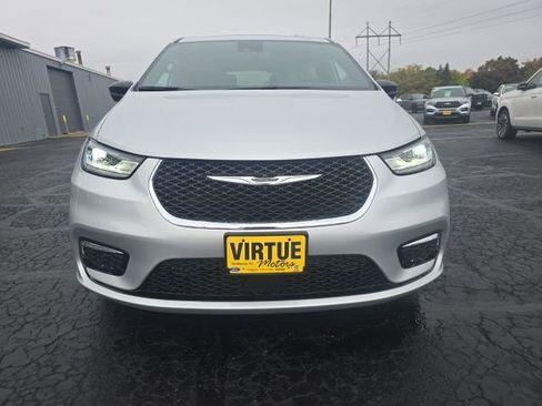 New 2026 Chrysler Pacifica Select AWD/4WD image 2