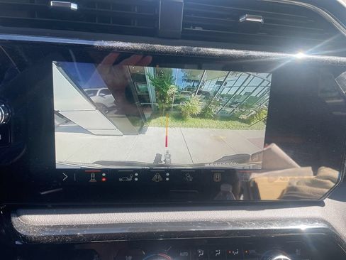 Used 2024 GMC Sierra 2500 AT4 w/ Technology Package AWD/4WD image 14