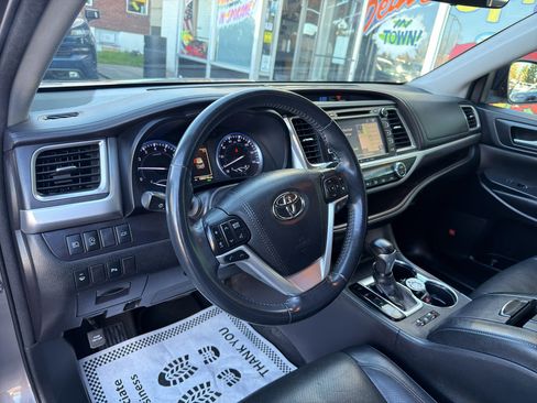 Used 2018 Toyota Highlander Limited image 13
