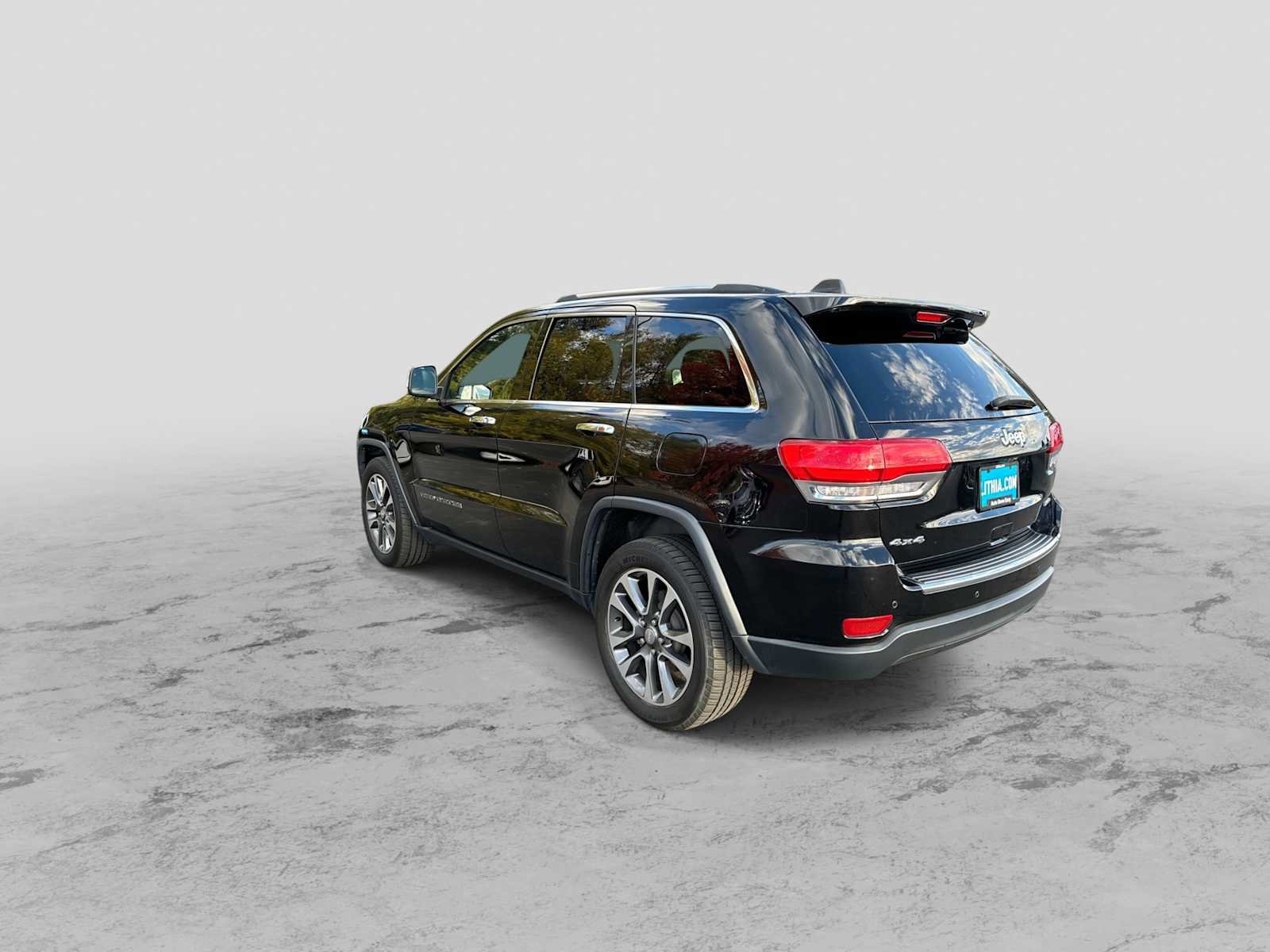 Used 2018 Jeep Grand Cherokee Limited AWD/4WD image 6