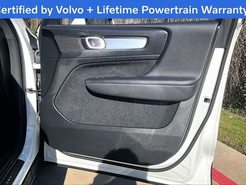 Used 2020 Volvo XC40 T5 Momentum w/ Protection Package Premier image 25