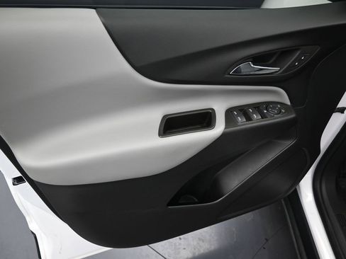Used 2024 Chevrolet Equinox LS FWD image 10