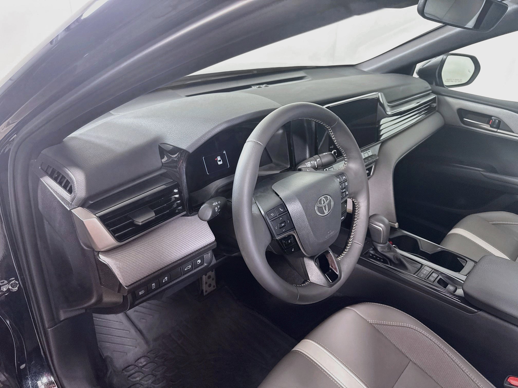 Certified 2025 Toyota Camry SE w/ Convenience Package FWD image 9