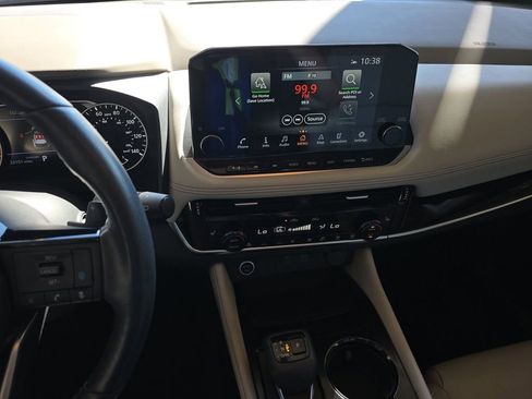 Used 2023 Nissan Rogue SL w/ SL Premium Package image 12