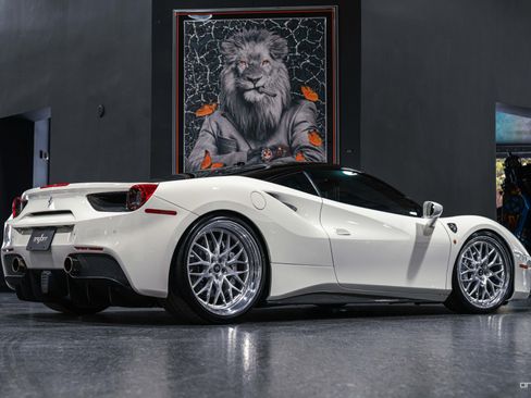 Used 2016 Ferrari 488 GTB RWD image 11