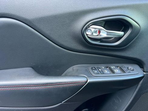 Used 2022 Jeep Cherokee Trailhawk w/ Technology Group B image 11