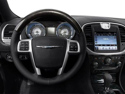 Used 2014 Chrysler 300 RWD image 6