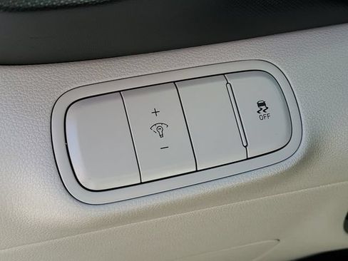 Used 2026 Hyundai Venue SEL FWD image 9