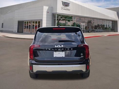 Used 2023 Kia Telluride LX AWD/4WD image 5