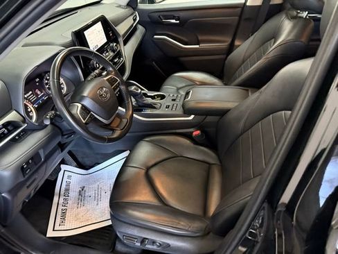 Used 2023 Toyota Highlander L image 17