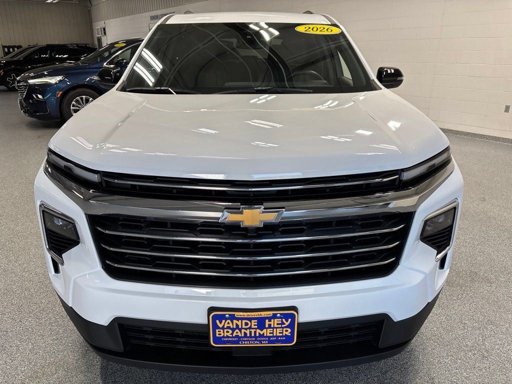 Used 2026 Chevrolet Traverse LT FWD image 2