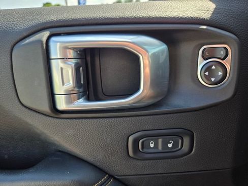 Used 2024 Jeep Wrangler Unlimited Sahara AWD/4WD image 39