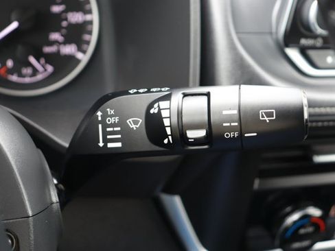 Used 2025 Nissan Rogue SV FWD image 22