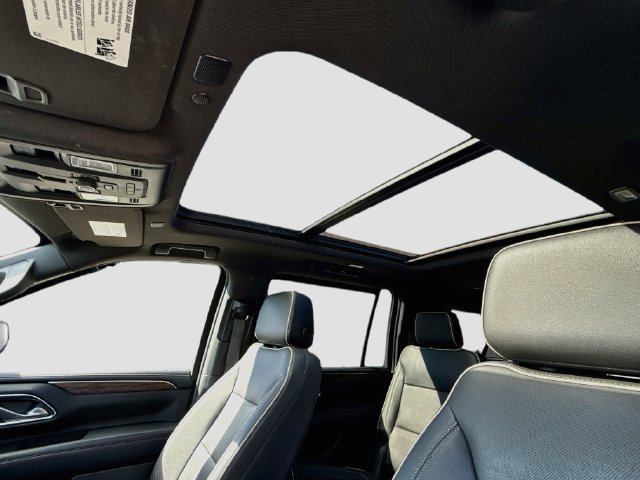 Used 2023 Chevrolet Suburban Premier AWD/4WD image 14