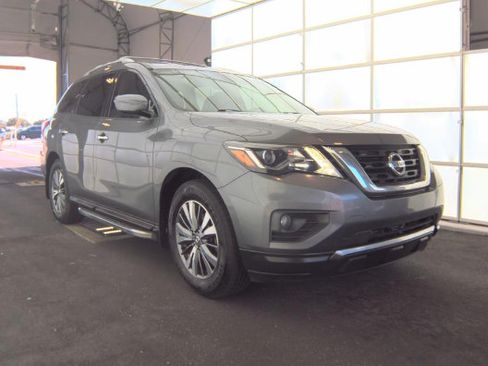 Used 2019 Nissan Pathfinder SV FWD image 3