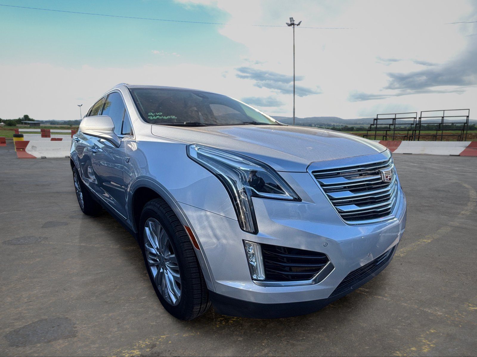 Used 2017 Cadillac XT5 Premium Luxury FWD image 2