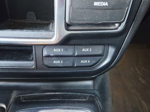 Used 2024 Jeep Gladiator Sport image 33