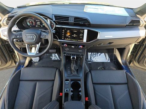 Used 2025 Audi Q3 2.0T Premium w/ Convenience Package AWD/4WD image 9