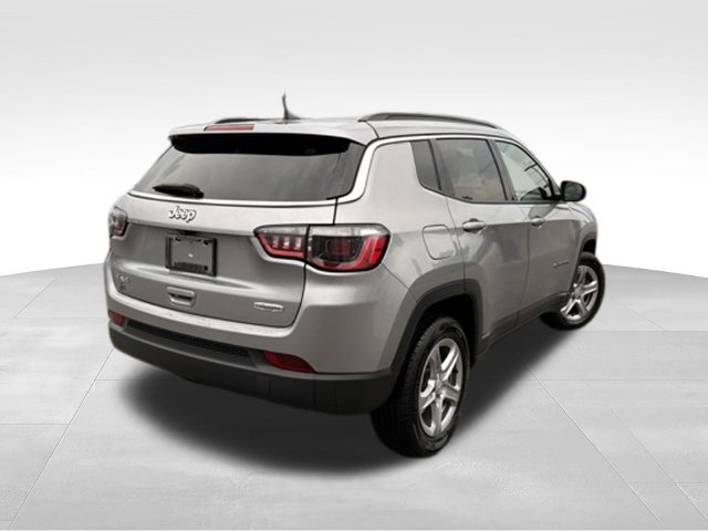 Used 2024 Jeep Compass Latitude AWD/4WD image 5