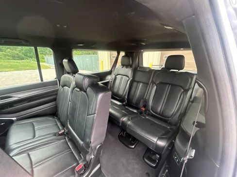 Used 2025 Jeep Wagoneer L Series II w/ 8-pass Seating Package AWD/4WD image 41