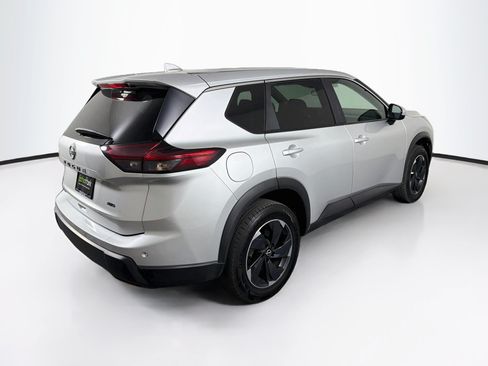 Used 2025 Nissan Rogue SV AWD/4WD image 9