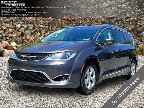 Used 2017 Chrysler Pacifica Touring-L Plus FWD image 1