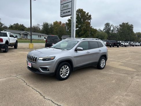 Used 2019 Jeep Cherokee Latitude w/ Popular Appearance Group image 1