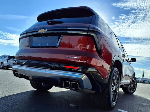 Used 2024 Chevrolet Traverse RS image 32