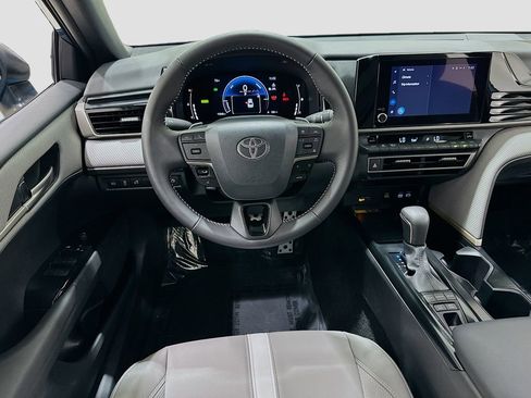 Used 2025 Toyota Camry SE w/ Convenience Package FWD image 21