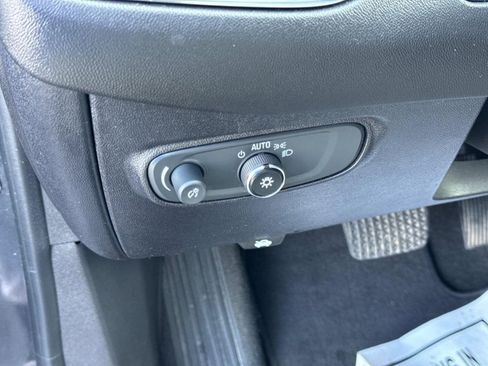 Used 2018 Chevrolet Equinox LS image 23