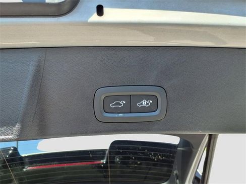 Used 2023 Volvo XC40 B5 Plus w/ Protection Package Premier image 8