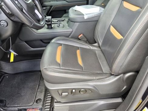 Used 2022 GMC Sierra 1500 AT4 w/ AT4 Preferred Package image 3