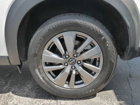 Used 2025 Nissan Pathfinder SV AWD/4WD image 9
