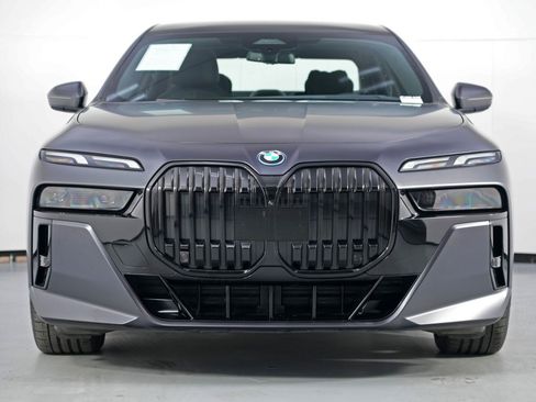 Used 2023 BMW i7 xDrive60 w/ Parking Assistance Package image 7