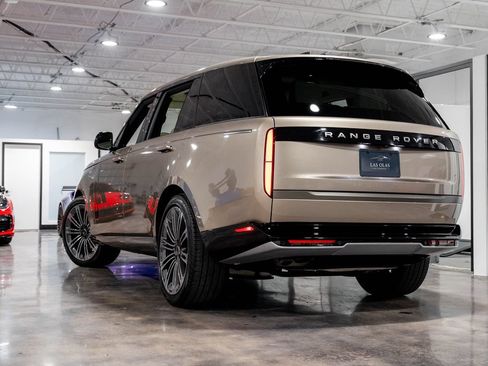 Used 2024 Land Rover Range Rover Long Wheelbase SE AWD/4WD image 7