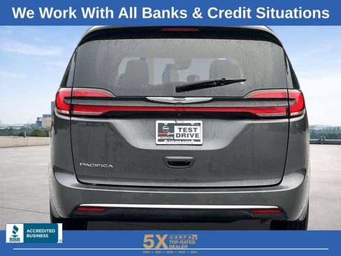 Used 2022 Chrysler Pacifica Touring-L image 24