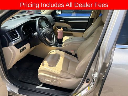 Used 2015 Toyota Highlander XLE AWD/4WD image 3