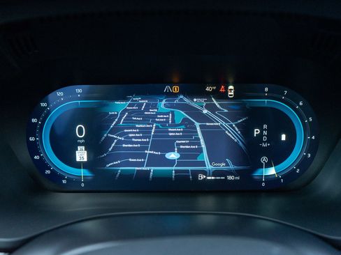 Used 2025 Volvo XC60 B5 Plus image 12