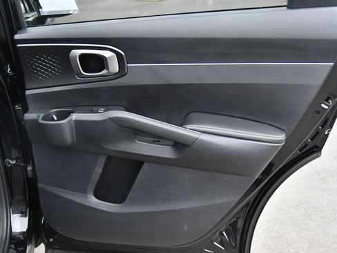 Used 2023 Kia Sorento LX image 37