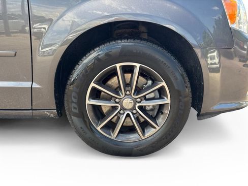 Used 2017 Dodge Grand Caravan SXT FWD image 12