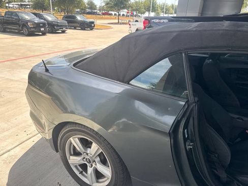 Used 2015 Ford Mustang Convertible RWD image 23