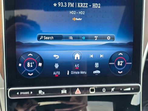 Used 2025 Mercedes-Benz C 300 Sedan image 30