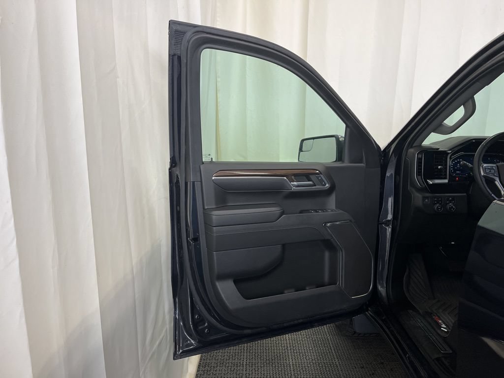 Used 2023 Chevrolet Silverado 1500 LT AWD/4WD image 16