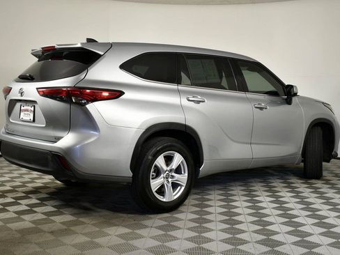 Certified 2022 Toyota Highlander LE image 4