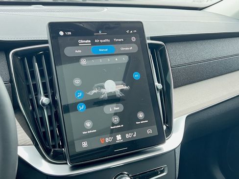 New 2026 Volvo XC90 B6 Plus w/ Protection Package Premier image 21