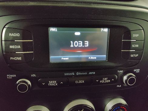 Used 2016 Kia Soul + image 25