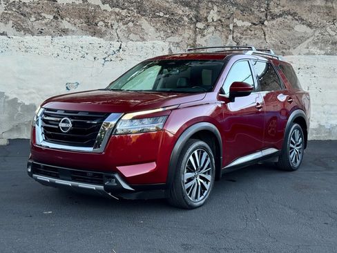Used 2022 Nissan Pathfinder Platinum w/ Cargo Package FWD image 8