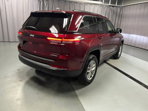 Used 2024 Jeep Grand Cherokee Laredo X AWD/4WD image 7