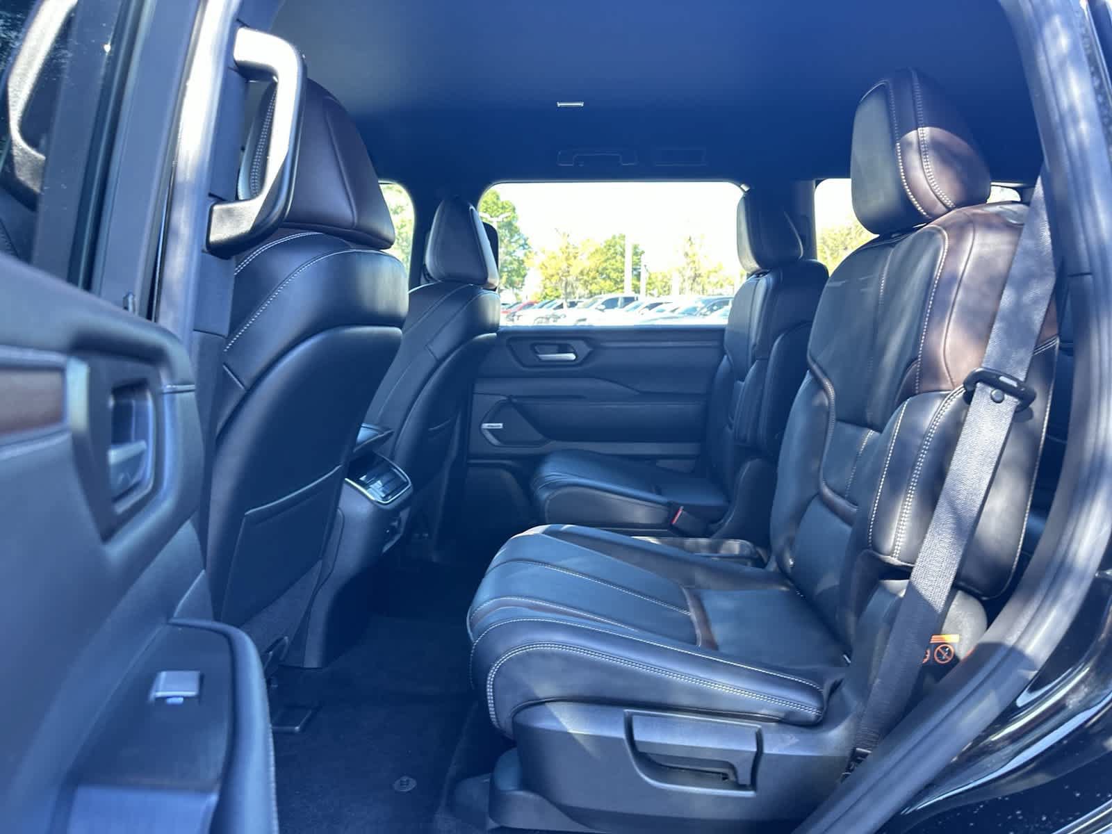Used 2025 Nissan Armada SL w/ Captain's Chari Seat Package AWD/4WD image 15