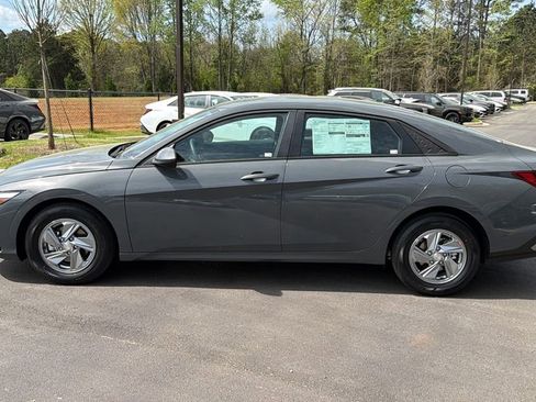 New 2026 Hyundai Elantra SE image 9